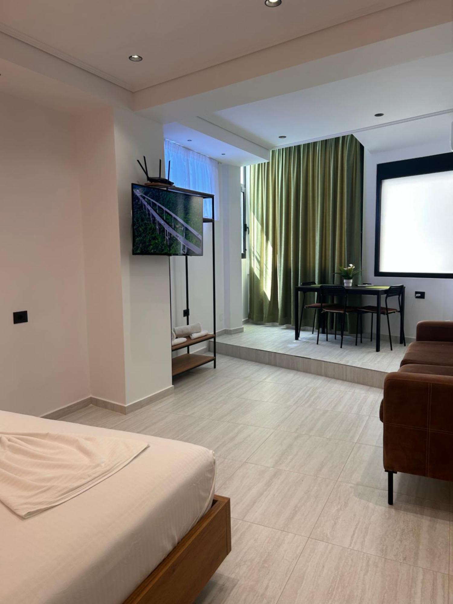 Crown Apartment Саранда Екстер'єр фото